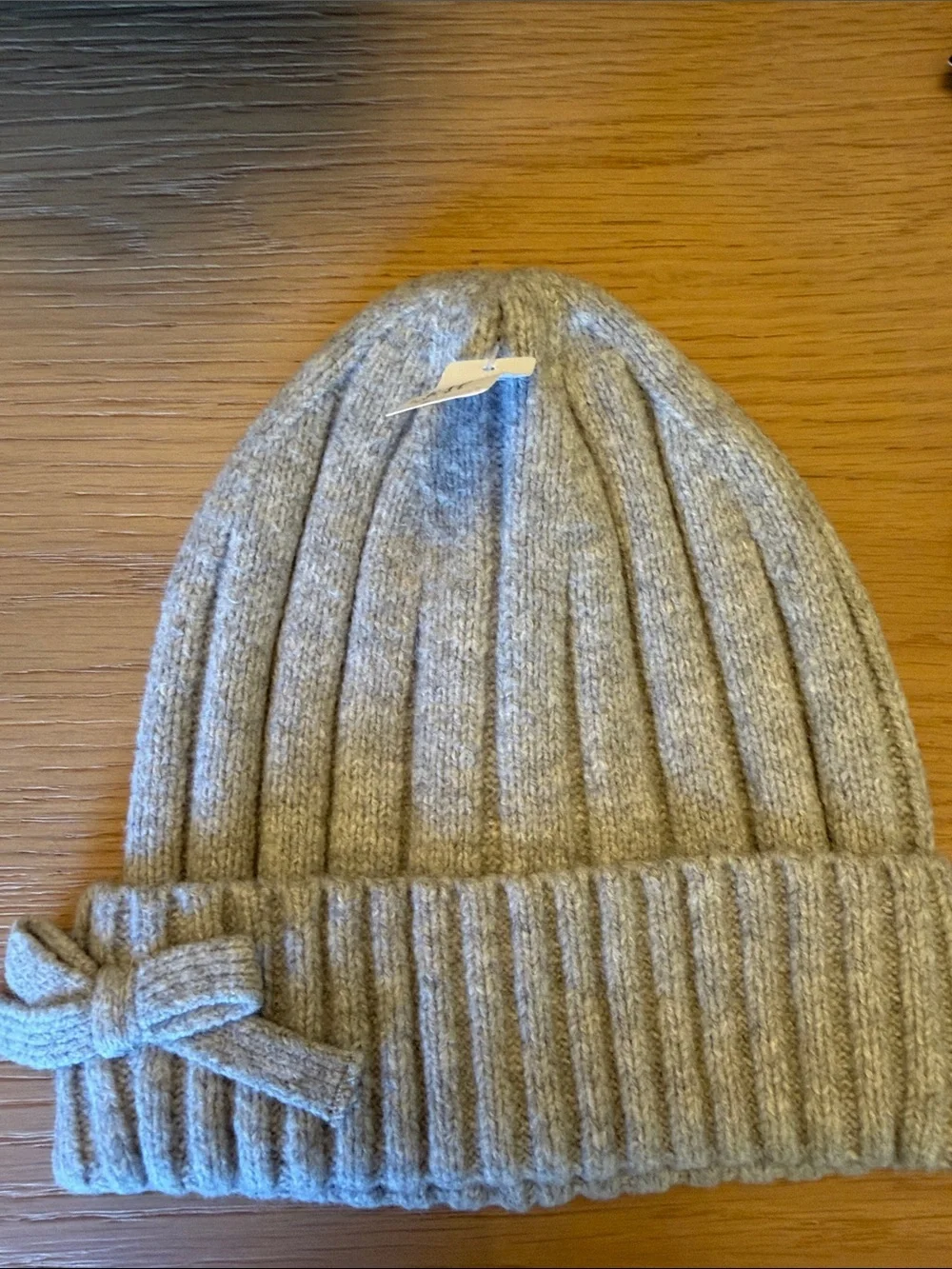 NWT Set of GAP Kids CashSoft Cream Knit Gloves with Gray Tech Tips and Hat.